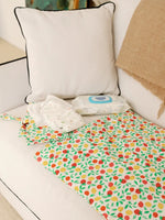 nide-tapis-langer-nomade-fruits-canape-lifestyle 