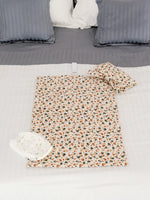 nide-tapis-langer-nomade-leopard-lit-ouvert 