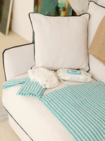 nide-tapis-langer-nomade-rayures-canape-lifestyle 